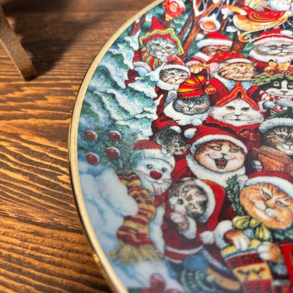 Santa Claws Cat Christmas Collector 8" Plate by Bill Bell from the Franklin Mint - Picture 8 of 15